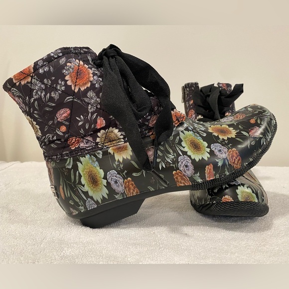 Floral Sperry Boots - Picture 8 of 9
